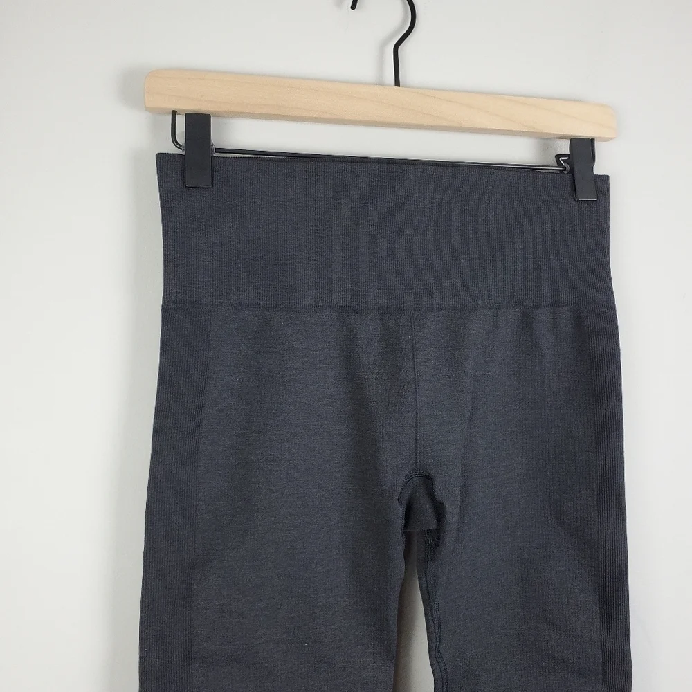 Lululemon Gray Crop 6